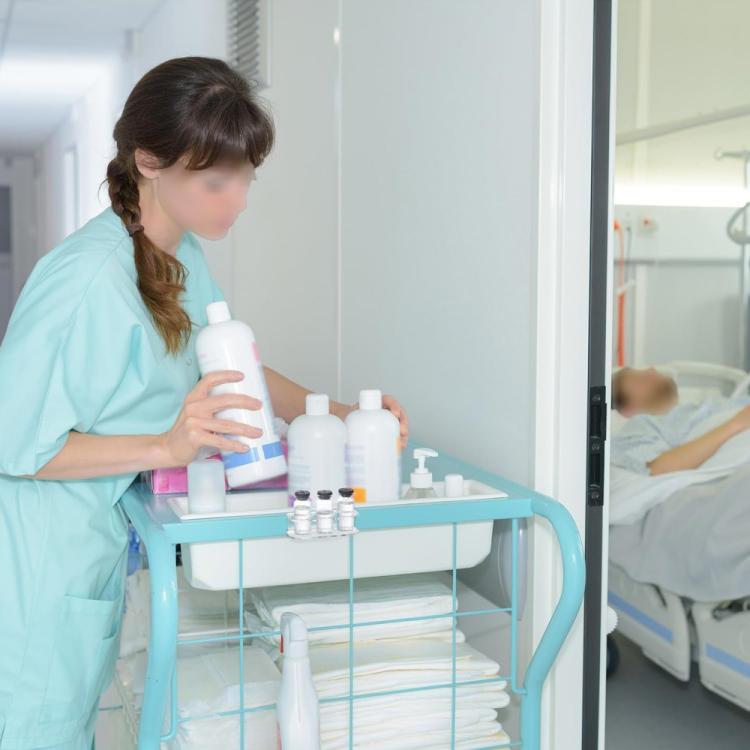 3-Hole Acrylic Tabletop Bottle Storage Stand, 3-Hole