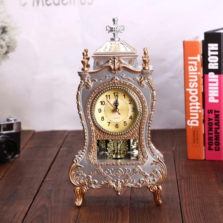 Vintage Clock Classical Royalty Sitting Room TV Cabinet Desk Imperial Furnishing Creative Sit Pendulum Clock White