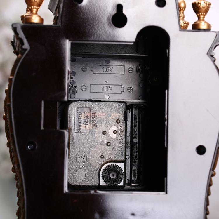 Vintage Clock Classical Royalty Sitting Room TV Cabinet Desk Imperial Furnishing Creative Sit Pendulum Clock